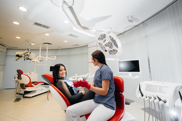 doctor-shows-cast-patient-s-jaw_